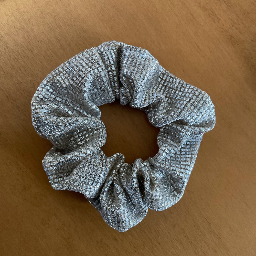 ❗️SOLD❗️Scrunchie Set of 3 - Picture 4 of 8